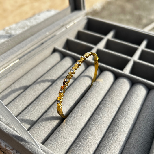 Dainty Clover Sparkle Bangle