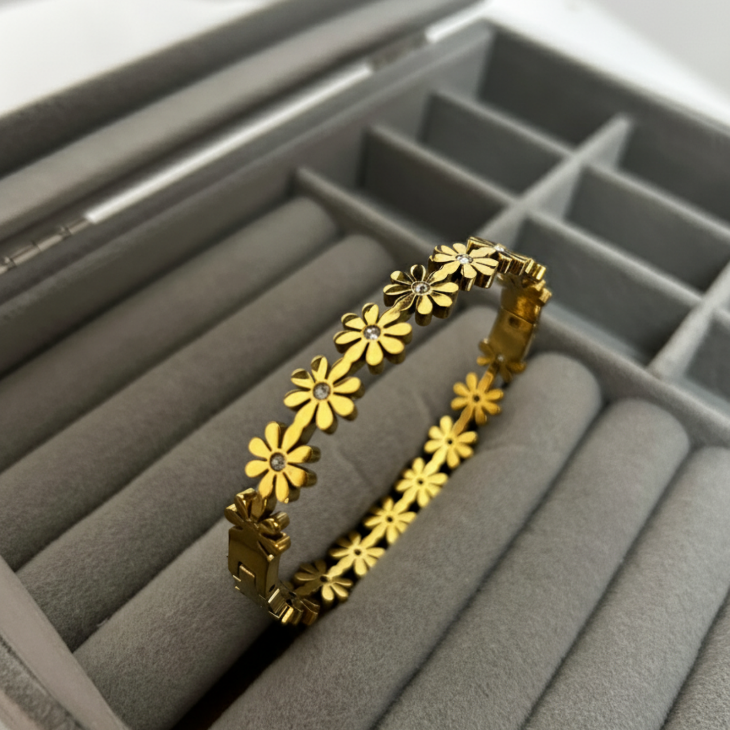 Dazzling Daisy Chain Bangle (Small Size)