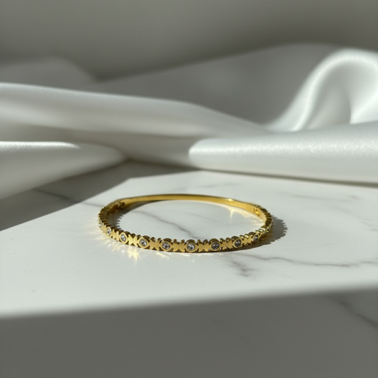 Dainty Clover Sparkle Bangle