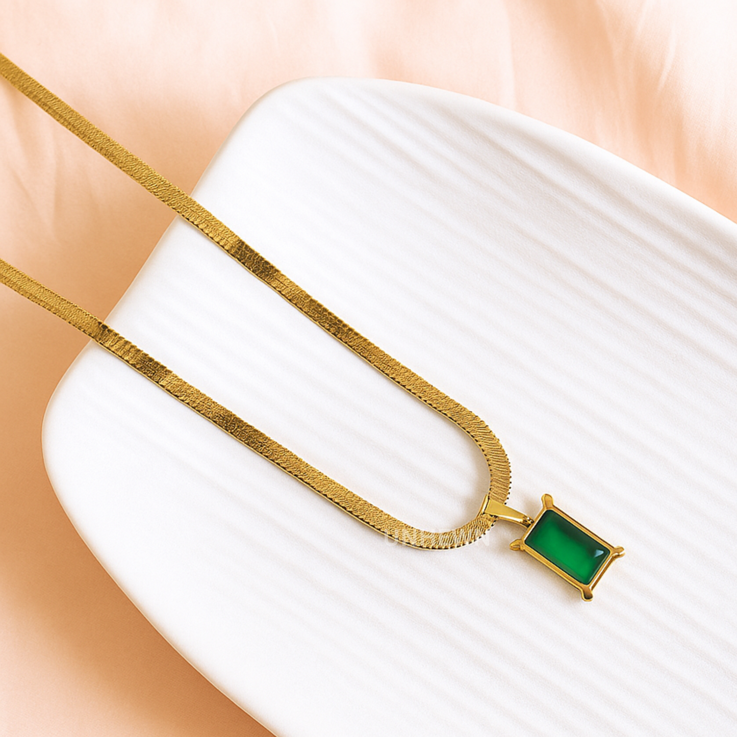 Emerald Radiance Gold Pendant Necklace