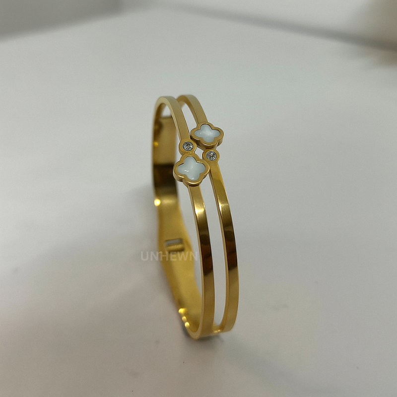 Golden Clover Elegance Bracelet