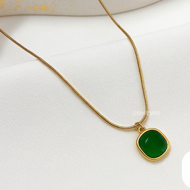 Luna Verde Pendant Necklace