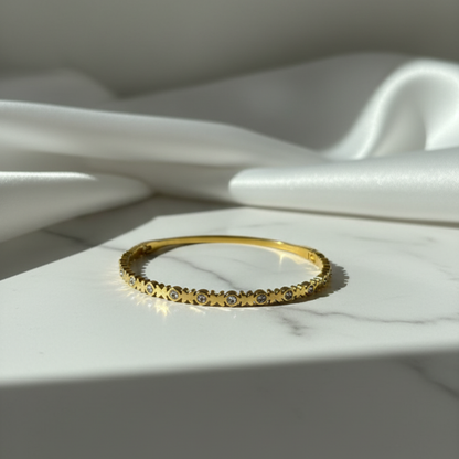 Dainty Clover Sparkle Bangle