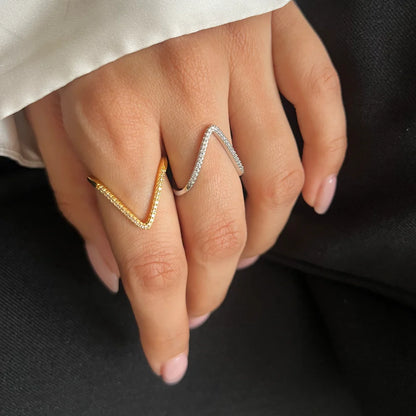Serif Pavé Ring – V-Cut Design